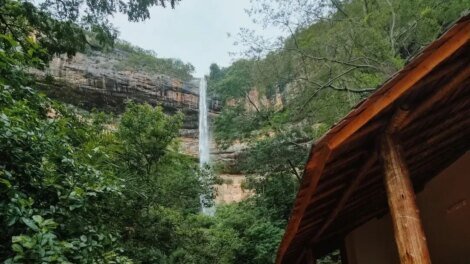 ceara:-apos-chuvas,-bica-do-ipu-volta-a-jorrar-na-manha-desta-quarta-feira-(15)