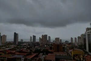 chuvas-em-fortaleza:-defesa-civil-atende-chamados-de-desabamentos-e-alagamentos-em-cinco-bairros