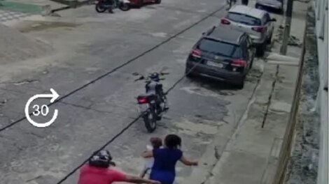 mulher-com-crianca-no-colo-e-vitima-de-tentativa-de-assalto-em-fortaleza