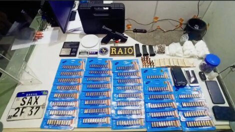 policia-apreende-363-municoes-e-drogas-em-acao-no-bairro-monte-castelo,-em-fortaleza