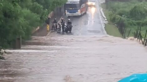 juazeiro-do-norte,-no-ceara,-registra-alagamentos-e-vias-tomadas-por-lamacal-apos-fortes-chuvas
