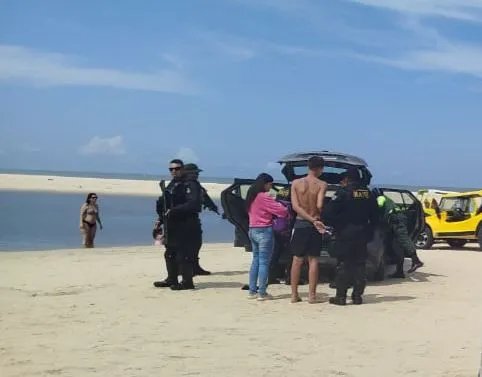 casal-mineiro-e-flagrado-com-armas-de-brinquedo-e-carro-adulterado-no-ceara