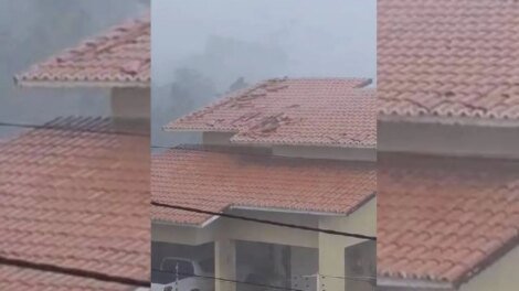 chuva-em-russas-(ce)-destelha-casas,-derruba-arvores-e-alaga-ruas-da-cidade