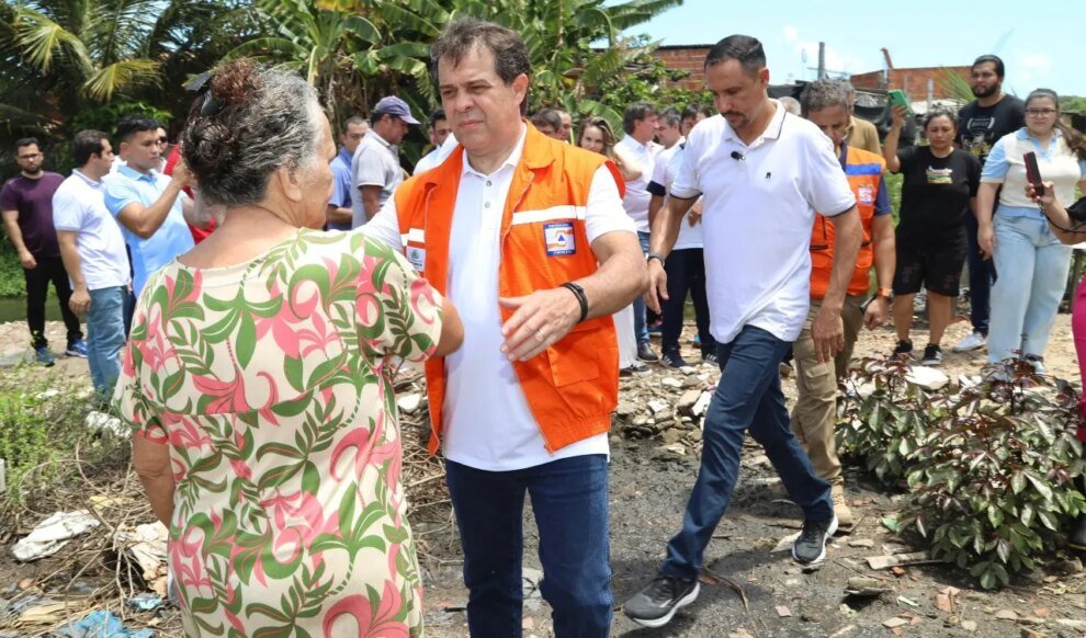 evandro-leitao-visita-comunidades-do-jardim-das-oliveiras-e-sapiranga,-em-fortaleza