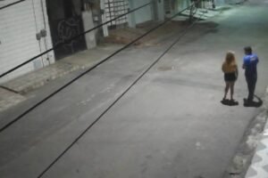 adolescentes-sao-assaltados-por-dupla-de-motocicleta-no-bairro-novo-mondubim