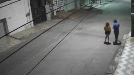 adolescentes-sao-assaltados-por-dupla-de-motocicleta-no-bairro-novo-mondubim