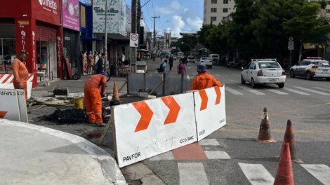 prefeitura-de-fortaleza-bloqueia-cruzamento-do-centro-para-reparo-em-rede-de-drenagem