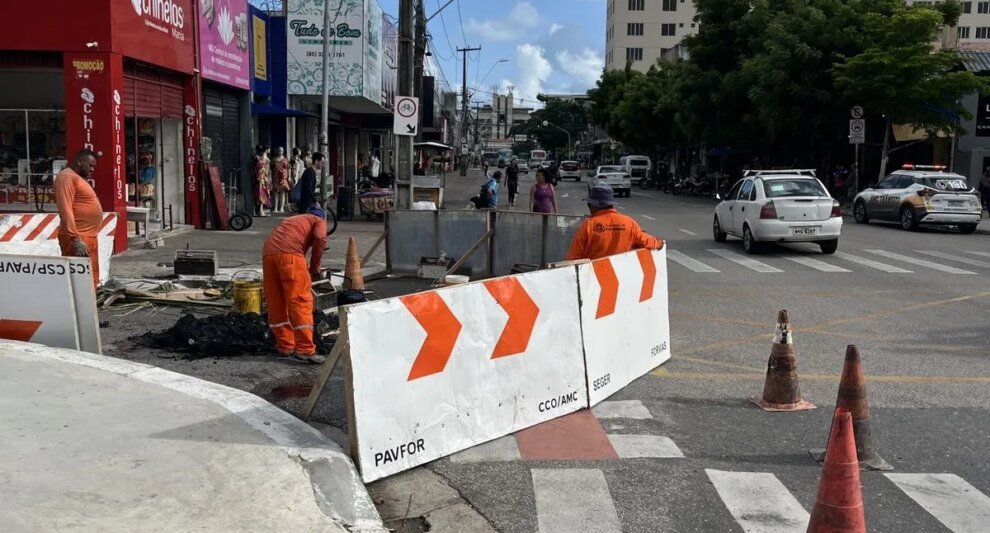 prefeitura-de-fortaleza-bloqueia-cruzamento-do-centro-para-reparo-em-rede-de-drenagem