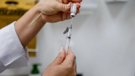 vacinacao-contra-a-dengue-e-ampliada-e-chega-a-todos-os-postos-de-saude-de-fortaleza