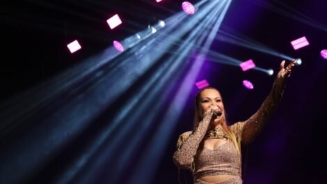 solange-almeida-anima-o-pre-carnaval-de-fortaleza-com-grandes-classicos-do-forro