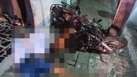 dois-homens-em-moto-batem-em-poste-ao-fugir-da-policia;-um-deles-morreu-no-local