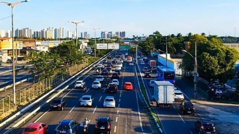motociclista-fica-ferido-ao-ser-arrastado-no-asfalto-apos-colisao-na-br-116