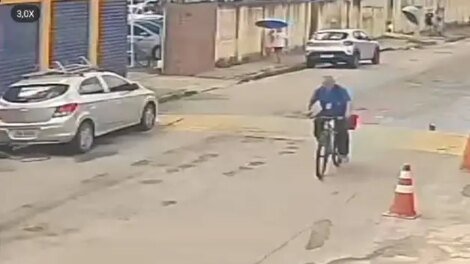 ladrao-com-farda-de-motorista-de-onibus-furta-bicicleta-em-fortaleza