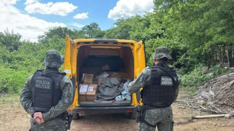 homem-de-27-anos-e-preso-pela-pm-apos-furtar-carro-dos-correios-em-sobral/ce