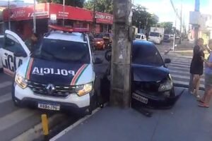 acidente:-motorista-avanca-sinal-e-colide-com-viatura-da-policia-militar-em-fortaleza