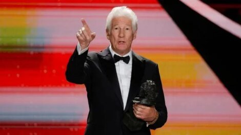 ator-richard-gere-recebe-premio-goya-e-critica-donald-trump-em-seu-discurso