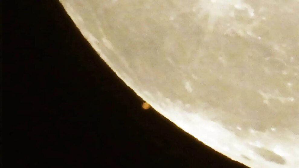 “eclipse”-de-marte-pela-lua-acontece-neste-domingo-(9);-evento-sera-visivel-no-brasil?