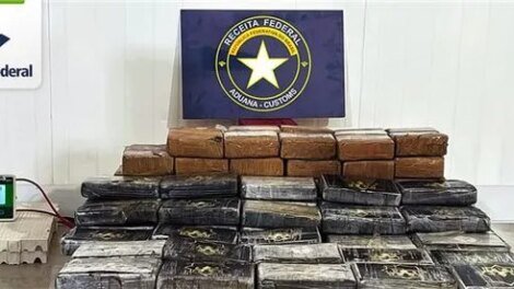 meia-tonelada-de-cocaina-e-achada-em-conteineres-de-polpa-de-manga-e-cera-de-carnauba