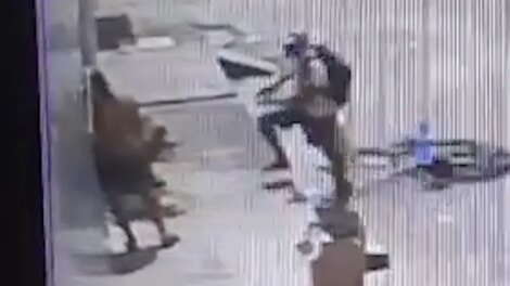 mulher-e-assaltada-e-agredida-por-criminoso-de-bicicleta-em-maracanau/ce-e-tem-o-celular-roubado