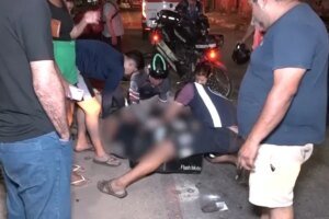 motociclista-fica-ferido-ao-colidir-em-arvore-apos-usar-celular-enquanto-dirigia