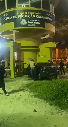 motorista-com-sinais-de-embriaguez-colide-em-torre-da-guarda-municipal-no-bairro-mondubim