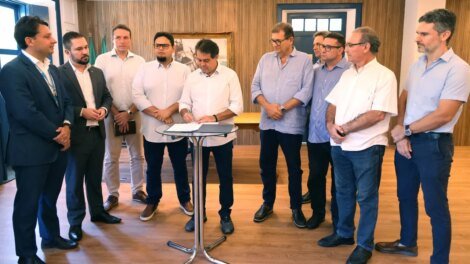 evandro-leitao-assina-contrato-para-construcao-de-128-moradias-no-bairro-paupina