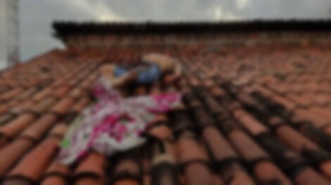 homem-e-baleado-com-tiros-de-fuzil-e-morre-em-cima-de-telhado-de-casa-em-maranguape