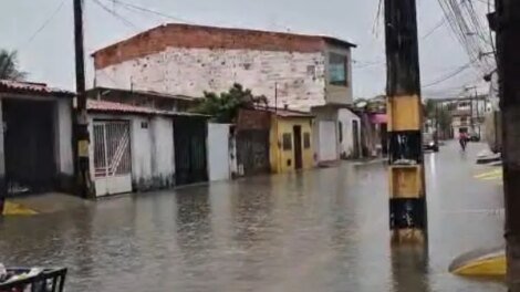 chuvas-provocam-alagamentos-e-transtornos-em-fortaleza-e-regiao-metropolitana-nesta-quarta-(19)