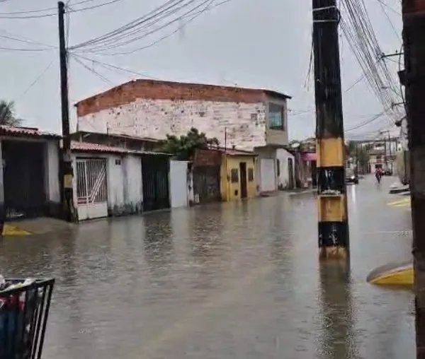 chuvas-provocam-alagamentos-e-transtornos-em-fortaleza-e-regiao-metropolitana-nesta-quarta-(19)