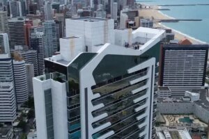 veja-como-ficou-fachada-de-predio-de-luxo-atingido-por-raio-em-fortaleza