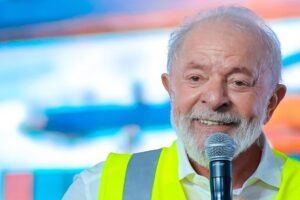 lula-diz-que-quem-quiser-disputar-as-eleicoes-de-2026-vai-ter-que-“enfrenta-lo-na-rua”