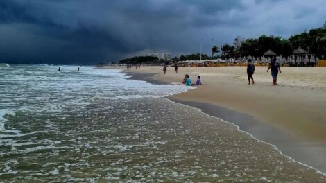 apos-ultimas-chuvas,-mar-de-fortaleza-tem-apenas-5-trechos-proprios-para-banho
