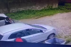 criminosos-usam-carro-para-assaltar-motoristas-em-ruas-dos-bairro-ancuri,-em-itaitinga