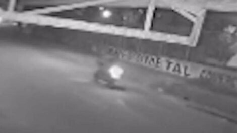 dupla-de-criminosos-e-flagrada-destravando-e-furtando-moto-em-avenida-de-maracanau/ce