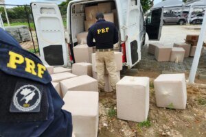 prf-apreende-em-caucaia/ce-carga-com-1,5-milhao-de-cigarros-contrabandeados-do-paraguai