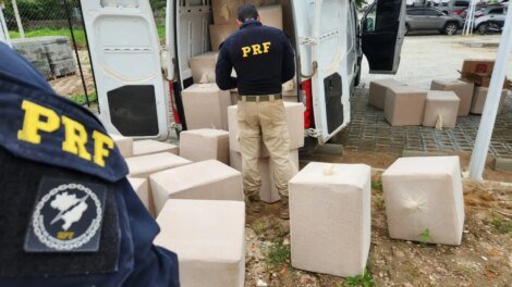 prf-apreende-em-caucaia/ce-carga-com-1,5-milhao-de-cigarros-contrabandeados-do-paraguai