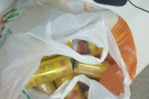 mulher-e-presa-em-juazeiro-do-norte,-no-ceara,-apos-furtar-latas-de-cerveja-em-supermercado