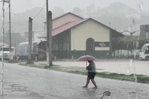 carnaval-em-fortaleza-promete-ser-marcado-por-chuvas-intensas-e-mare-alta,-alertam-previsoes