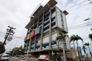 evandro-leitao-diz-que-5o-andar-do-ijf-sera-entregue-na-proxima-semana,-com-36-leitos-de-uti