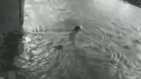 crianca-de-5-anos-cai-e-e-“sugada”-por-bueiro-em-rua-de-fortaleza,-durante-forte-chuva