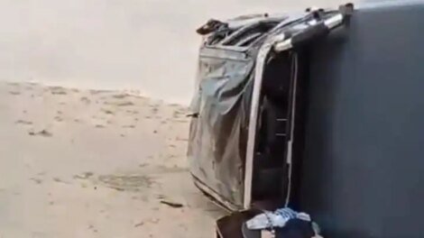 turista-capota-hilux-durante-passeio-nas-dunas-de-tatajuba,-em-camocim