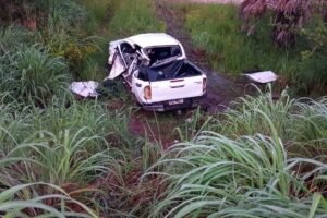 quatro-pessoas-morrem-apos-caminhonete-colidir-com-caminhao-e-vaca-em-rodovia-de-cascavel