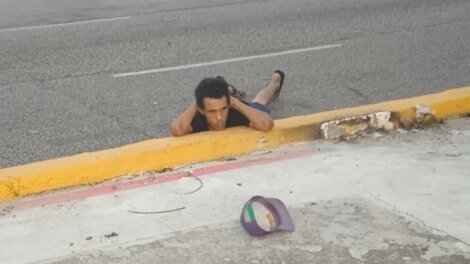 homem-que-tentava-fazer-assalto-com-arma-de-brinquedo-e-preso-apos-ser-contido-pela-populacao