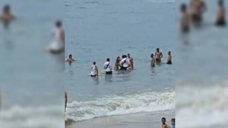 guarda-vidas-resgatam-casal-de-afogamento-na-praia-dos-crush,-em-fortaleza
