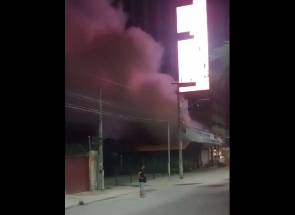 incendio-e-registrado-em-hamburgueria-de-fortaleza-na-madrugada-desta-quinta-feira-(6)