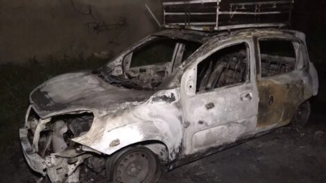 carro-de-empresa-de-internet-e-roubado-e-incendiado-por-criminosos-em-caucaia/ce