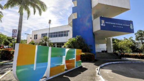 uece-celebra-50-anos-e-convida-comunidade-universitaria-para-sessao-comemorativa-na-alece