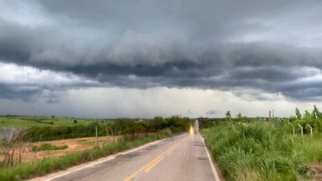 ceara-tem-90-cidades-sob-alerta-de-chuvas-intensas-entre-domingo-(9)-e-segunda-feira-(10)