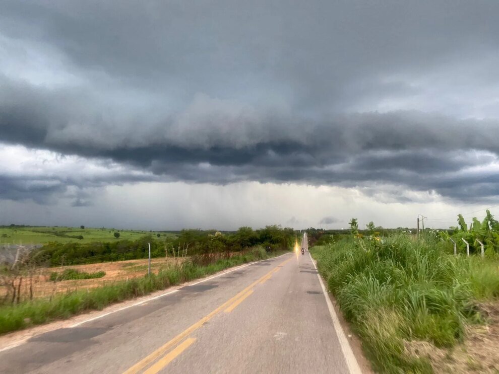 ceara-tem-90-cidades-sob-alerta-de-chuvas-intensas-entre-domingo-(9)-e-segunda-feira-(10)