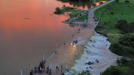 quiterianopolis-suspende-aulas-presenciais-devido-as-fortes-chuvas-e-sangria-de-barragem